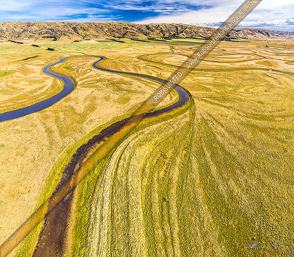 Photo of Upper Taieri River Scroll Plain at Serpentine Flat. Serpentine Wildlife Management Reserve. Looking South and upstream. Paerau Styx, in the Maniototo. Aerial view, Patearoa, Central Otago, Otago Region, New Zealand (NZ)