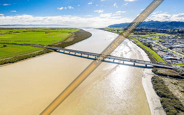 Photo of Waihou River, draining eastern Waikato plains into the Hauraki Gulf in the Firth of Thames. Aerial view with old and new Kopu bridges, Thames, Hauraki, Waikato Region, New Zealand (NZ)